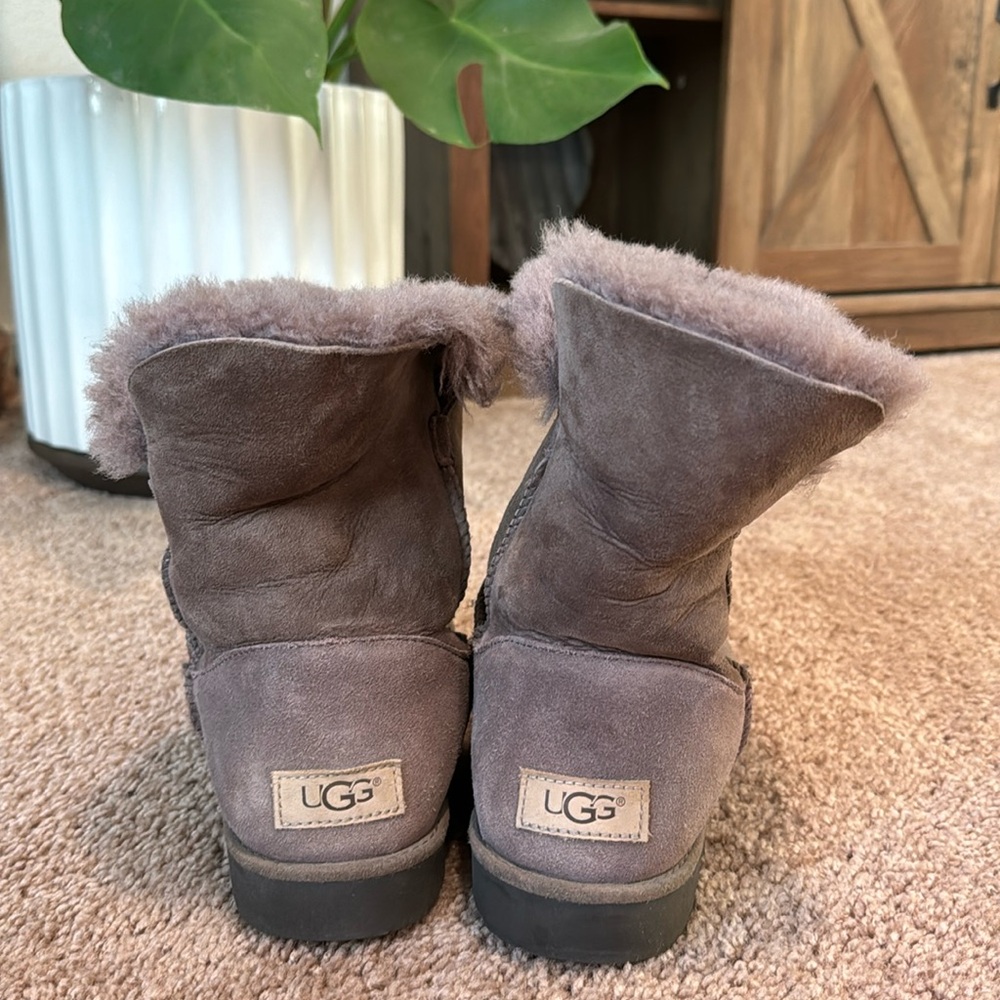 UGG Classic Cuff Short
